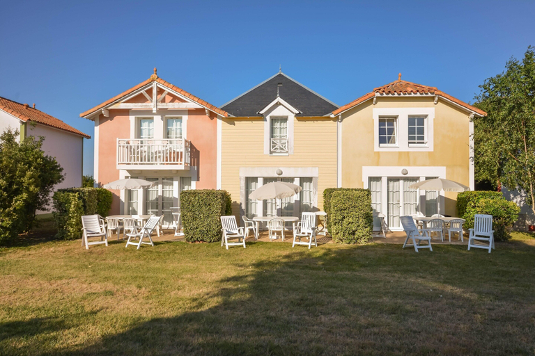 Garden 3, Bourgenay Flat Near Coastal Slopes, Vendée