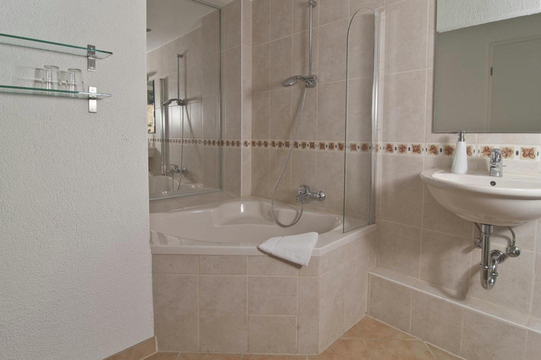 Bathroom 3, Action Forest Active Hotel B&B, Breisgau-Hochschwarzwald