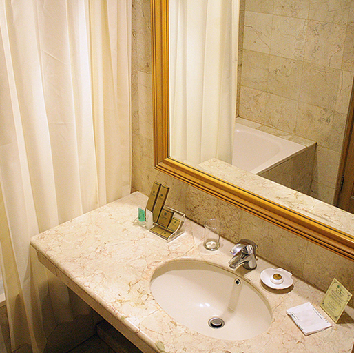 bathroom 4