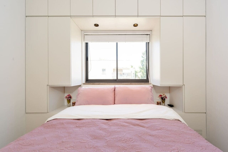 Bedroom 2, Stylish Apartment with Cozy Vibes by Sea N Rent