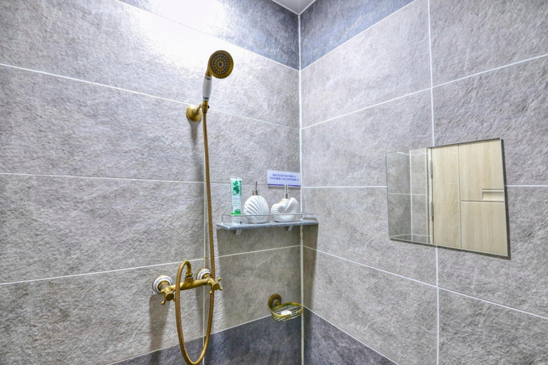 Bathroom 4, Seogwipo Dawa Pool Villa Pension, Seogwipo
