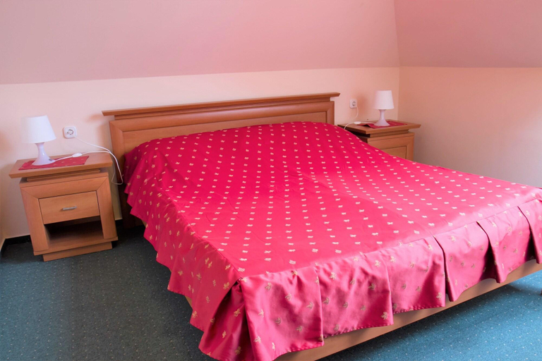 Bedroom 3, Hotel Viktoria, Sárvár