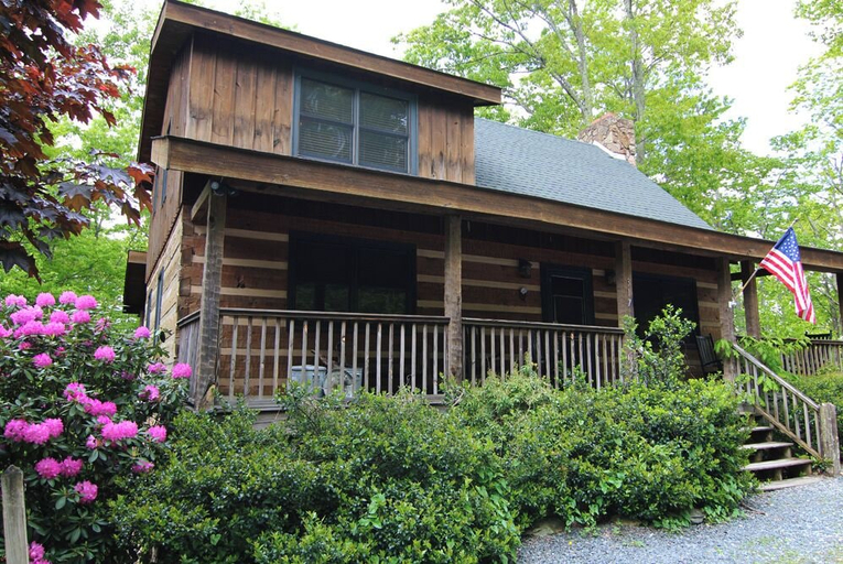 Interior 2, Altitude Adjustment - Seven Devils Cabin With Hot Tub, Pet Friendly, Fireplace, Watauga