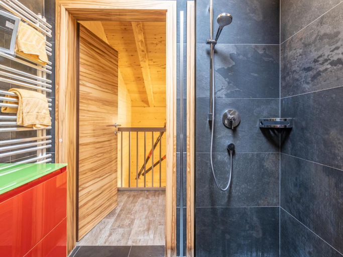 Bathroom 2, Luxury Lodge Kaprun Ost A, Zell am See
