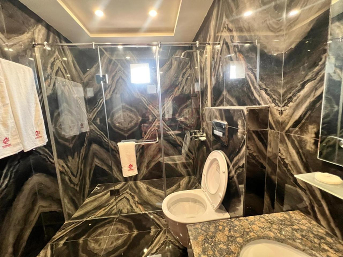 Bathroom, Hotel Elegant Executive Suites, Multan