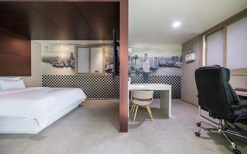 Bedroom 2, Jinju M Hotel, Jinju