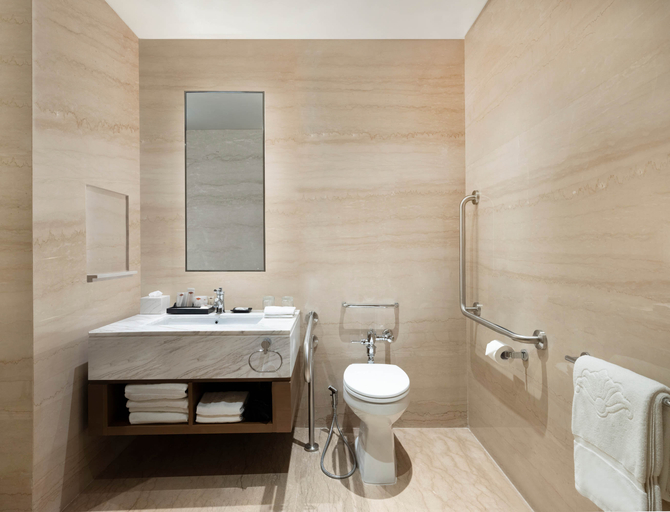 Bathroom 5, Hotel Tentrem Semarang, Semarang