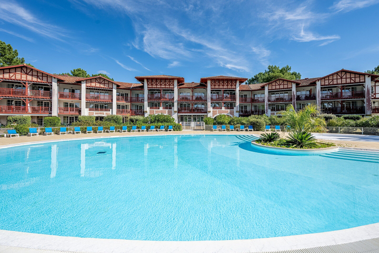 Pool 5, Stunning Landes Pine Apartment for 5, Landes