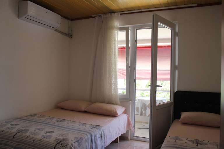 Bedroom 4, Titiz Pansiyon, Marmara