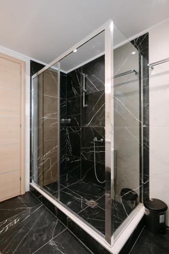 Bathroom 2, ALLAGIANNIS GROUP APARTMENTS, Attica