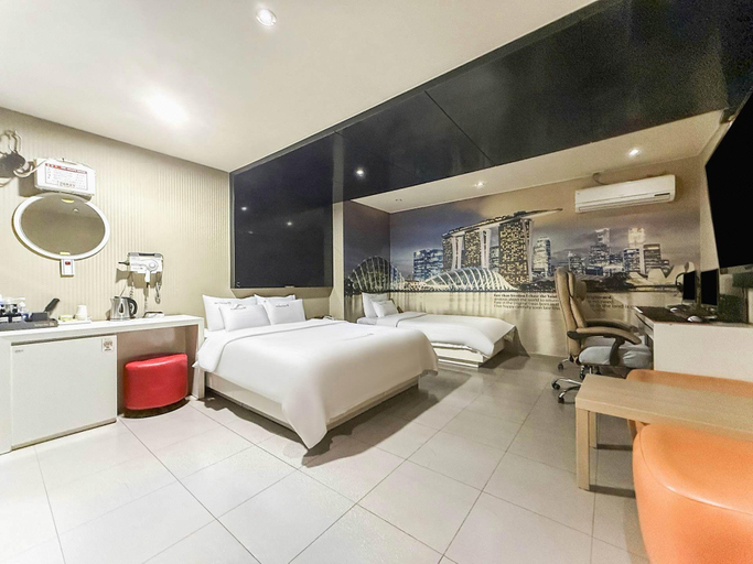 Bedroom 4, Jinju M Hotel, Jinju
