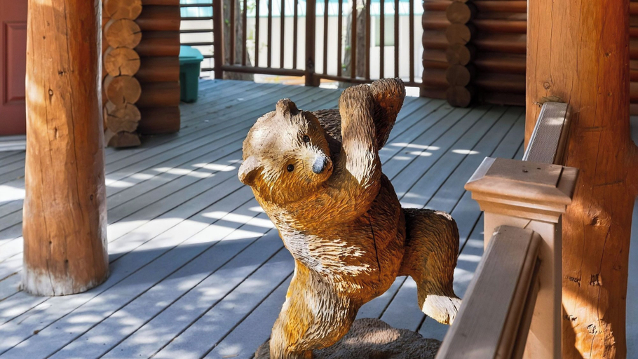 Interior 5, Moonshadows Log Cabin by Avantstay Hot Tub + Pool Table Bear Mtn + Lake, San Bernardino