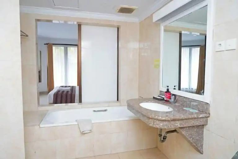 Bathroom, Town House Bukit Damai Indah Hotel and Residence, Balikpapan
