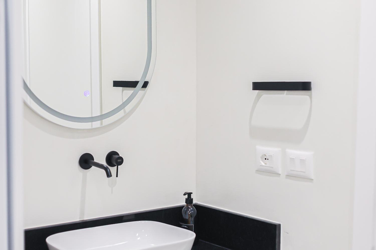 Bathroom 2, New Bazaar Tirana Suites, Tiranës