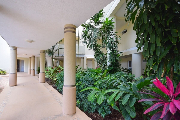 Exterior detail, Palm Beach 610 1 Apts