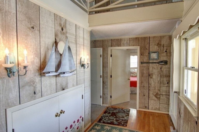 Room 5, Carolina Moon 4 Bedroom Home by RedAwning, Brunswick