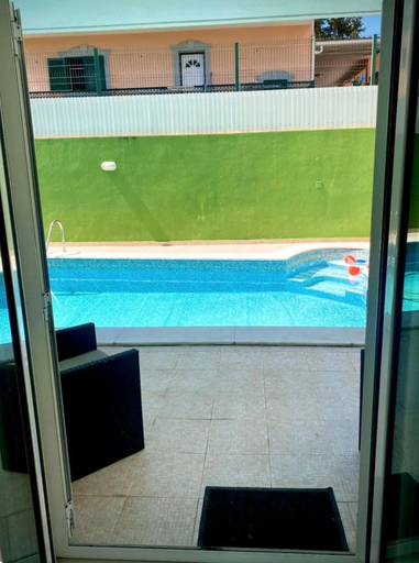 Others 4, Flat near the beach with Pool for 8, Oeiras