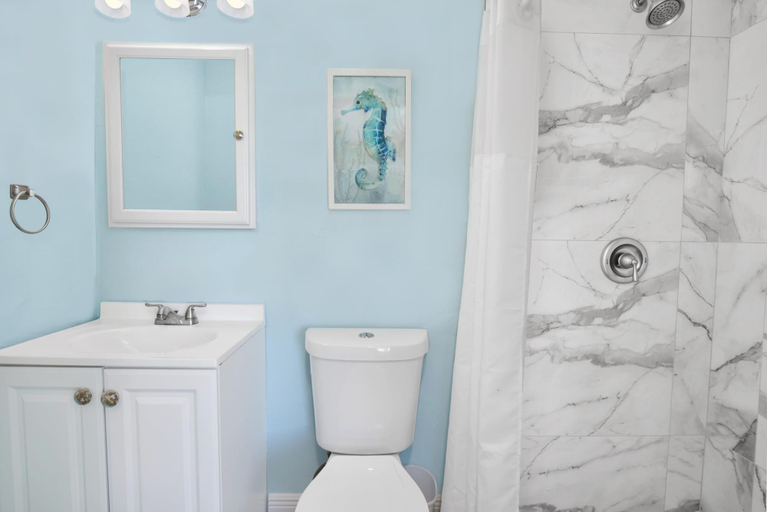 Bathroom 4, Mermaid Tales 3BR #2, #3, and #4, Lee