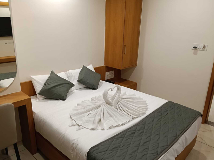 Room 4, Hotel Apex, Vadodara