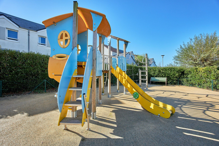 Children's area 4, Courseulles Family Apartment for 6, Calvados