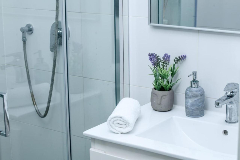 Bathroom 3, Modern 4BR Garden Apartment with Private Balcony