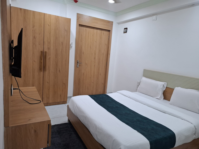 Room 3, HOTEL HEAVEN, Ahmadabad