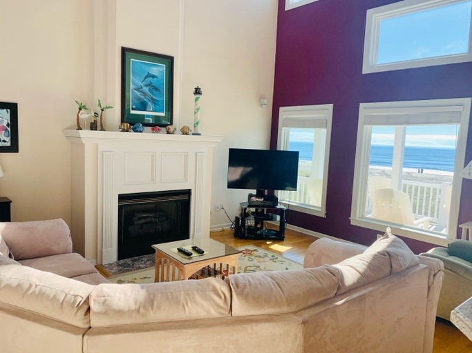 Living area 3, License To Chill 4 Bedroom Home by RedAwning, Brunswick