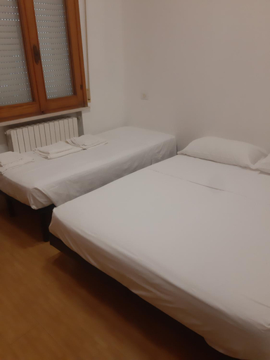 Bedroom 3, hotel Bonaria sul mare con parcheggio, Rimini