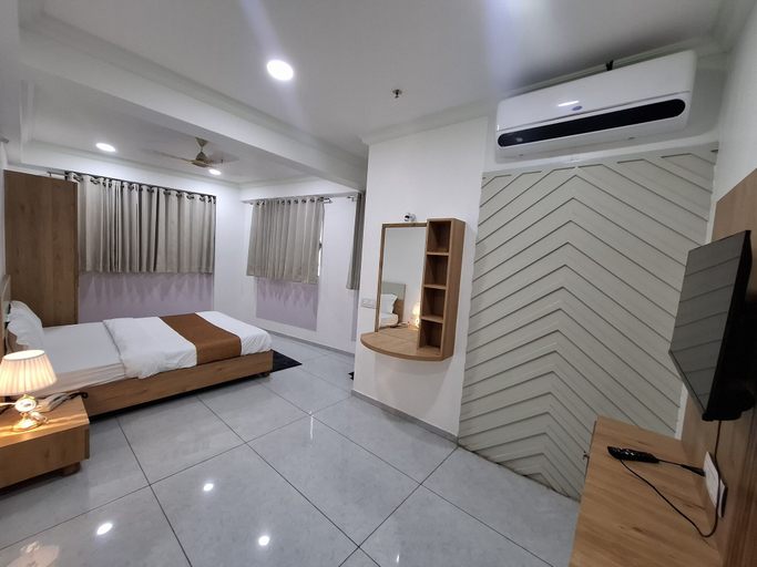 Room 4, HOTEL HEAVEN, Ahmadabad