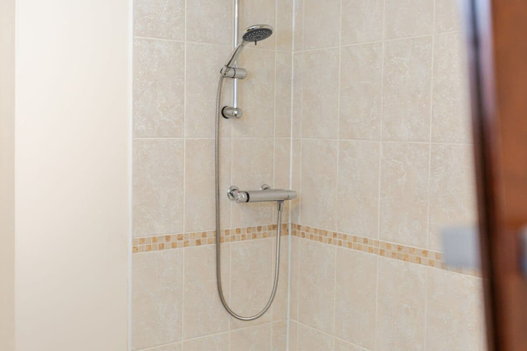 Room 5, Urban Chic 2-br Flat Trafford Centre Free Parking, Salford