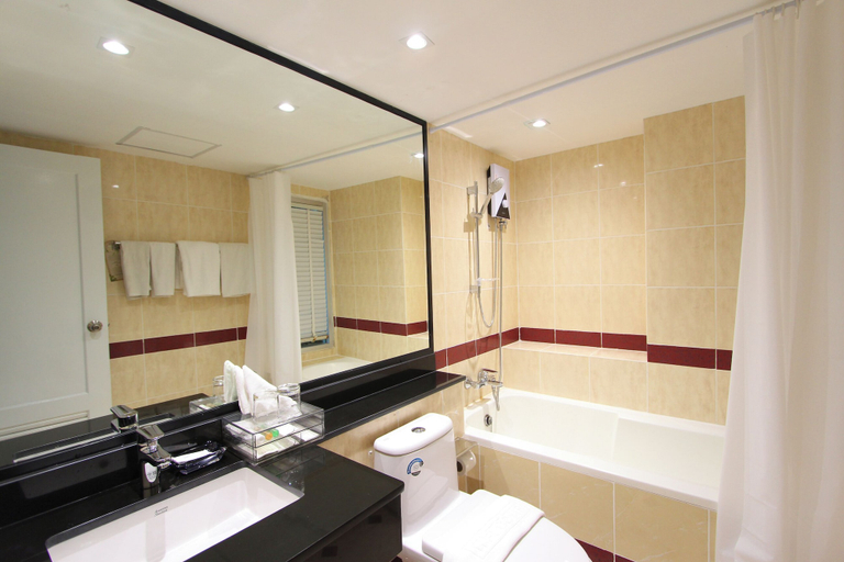 Bathroom 5, Coco Beach Hotel Jomtien Pattaya, Pattaya