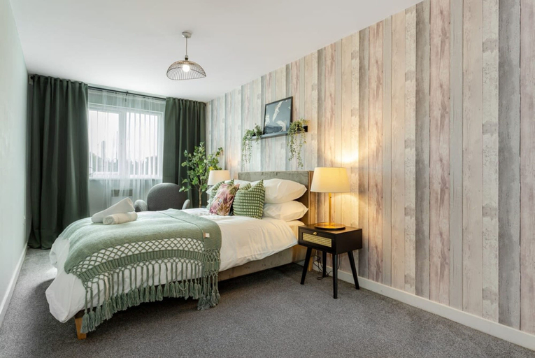 Room 2, Urban Chic 2-br Flat Trafford Centre Free Parking, Salford