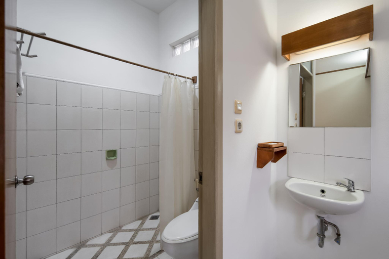 Bathroom 5, Cove Rumah Asri, Bandung