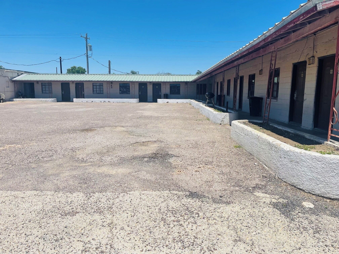 Exterior & Views 2, Mustang Motel, Reagan