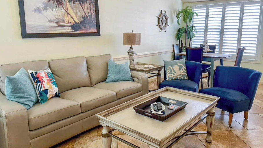 Living area 2, Horizon South 81B Resort Stay, Bay