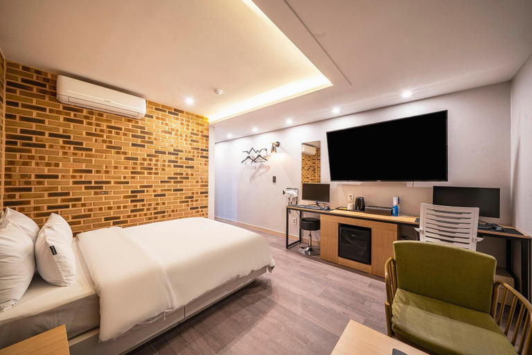 Bedroom 2, Dong Incheon Sky Hotel, Jung