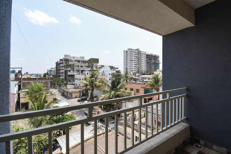Balcony, Fabhotel Himalay Guest House, Pune