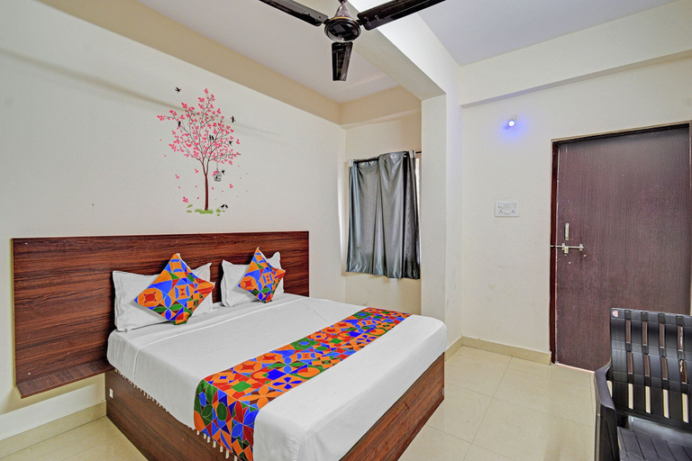 Room 2, FabHotel Shabari Heights - Nr. Ameerpet Metro Station and South India Shopping Mall Textile & Jewellery - Ameerpet, Ranga Reddy