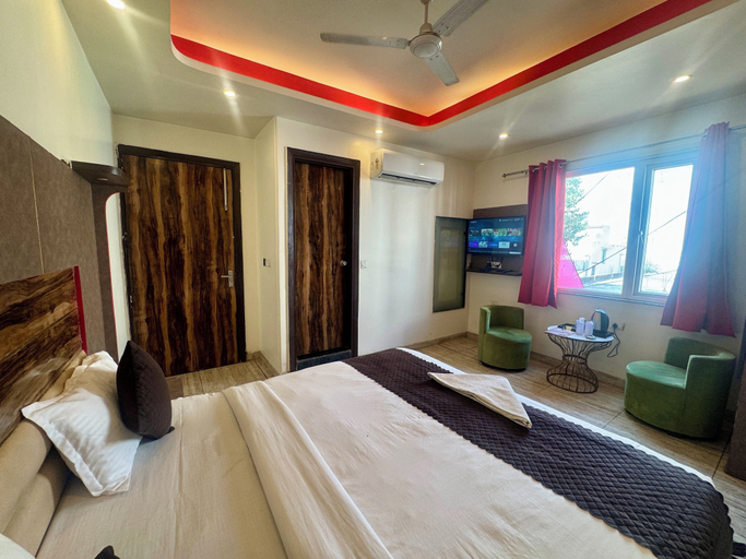 Room 5, V HOTEL DEV RESIDENCY, Delhi