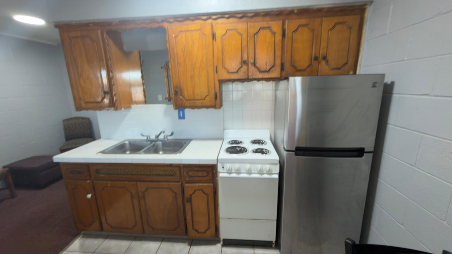 Kitchen 4, Ada Inn & Suites, Pontotoc