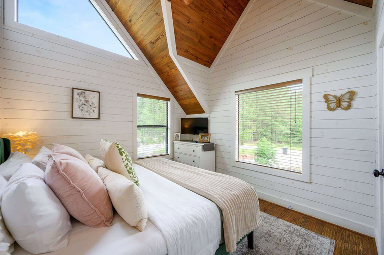 Room 3, Sugarberry Farm Farmhouse! Firepit, Porch Swing, McCurtain