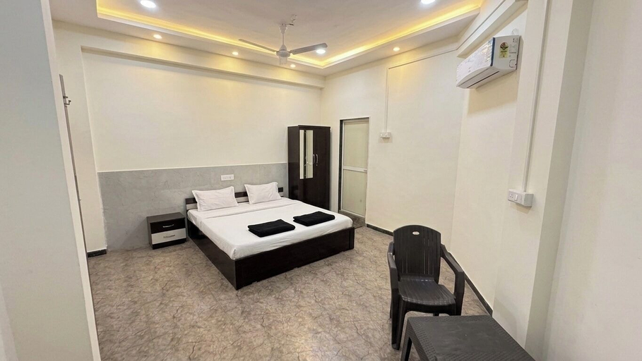 Room 5, Hotel Tattva urban stays, Jalgaon