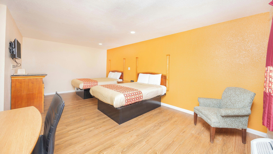 Bedroom 3, Regency Inn Hondo, Medina
