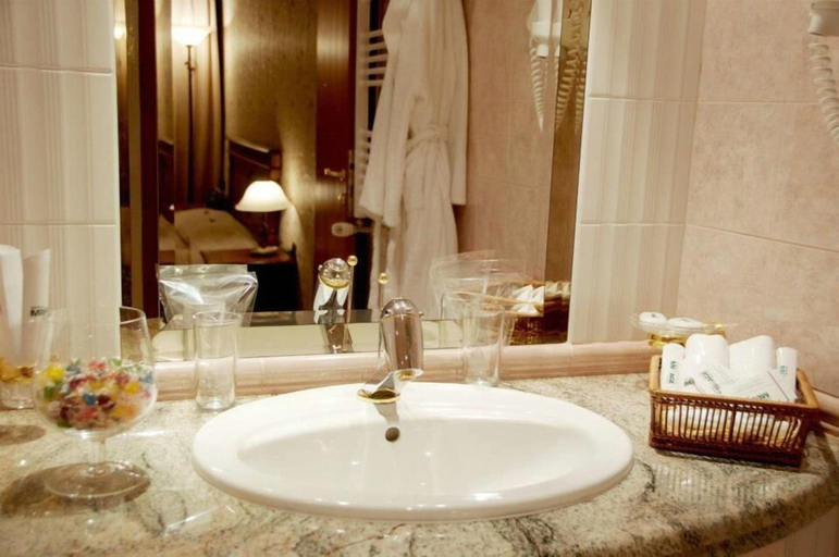Bathroom 5, Mirage, Burgas