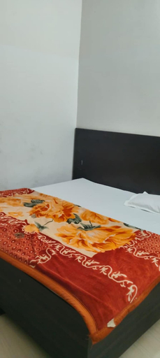 Room 3, Yuvraj Guest House, Udham Singh Nagar