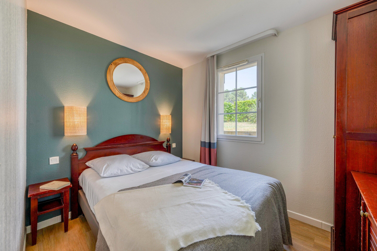 Room 2, Stunning Landes Pine Apartment for 5, Landes