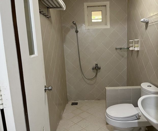 Bathroom 4, Les Hameaux de l'Orient, Củ Chi