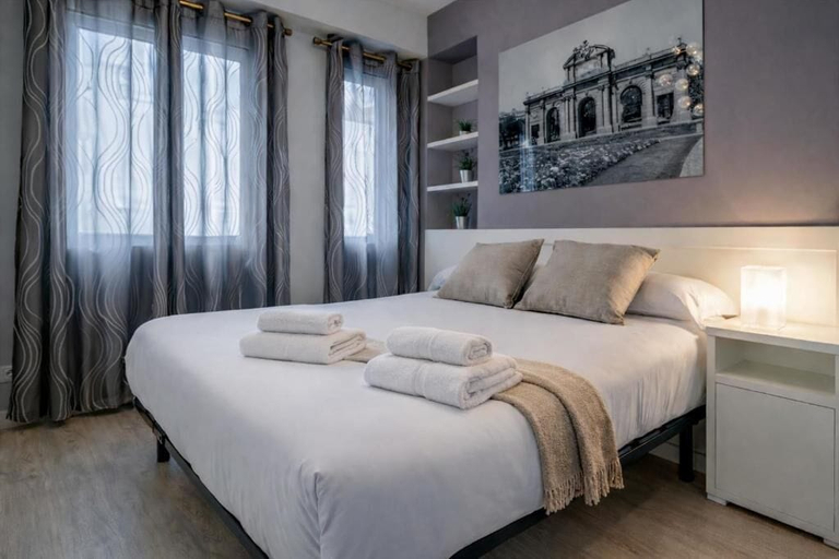 Room 2, Plaza de Castilla II, Madrid