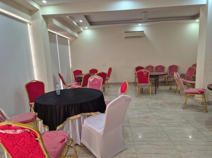 Dining 4, OnlyStay Luxe House Golf Course Road, Gurgaon