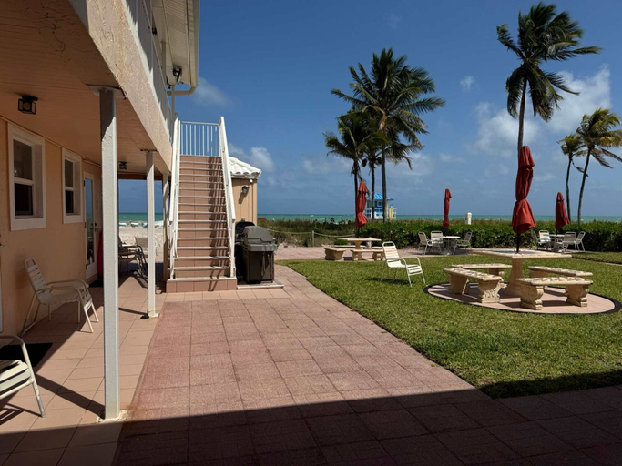 Room 5, Oceanfront Coastal Escape on Hollywood Beach, Broward